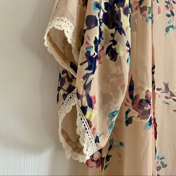 Chic Happens Kimono/Coverup - Picture 3 of 4